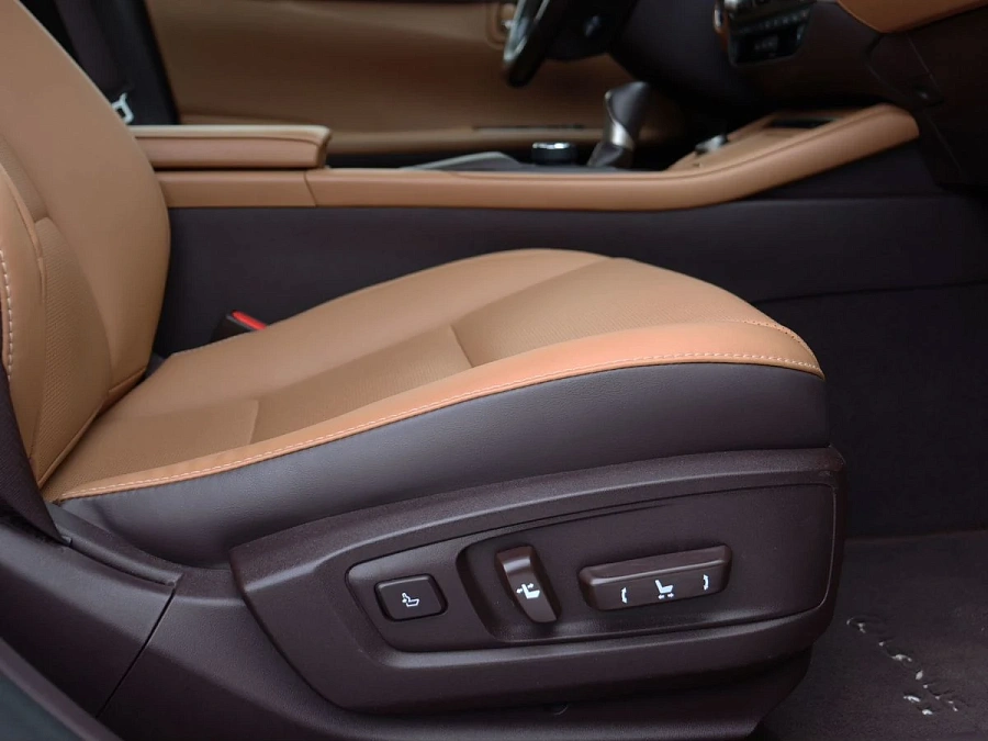 Lexus ES, 2017г., передний привод, автомат