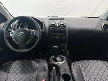 Nissan Qashqai, 2009г, передний привод, механика