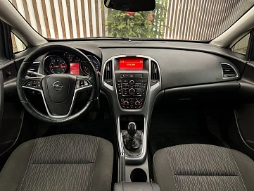 Opel Astra, 2013г, передний привод, механика
