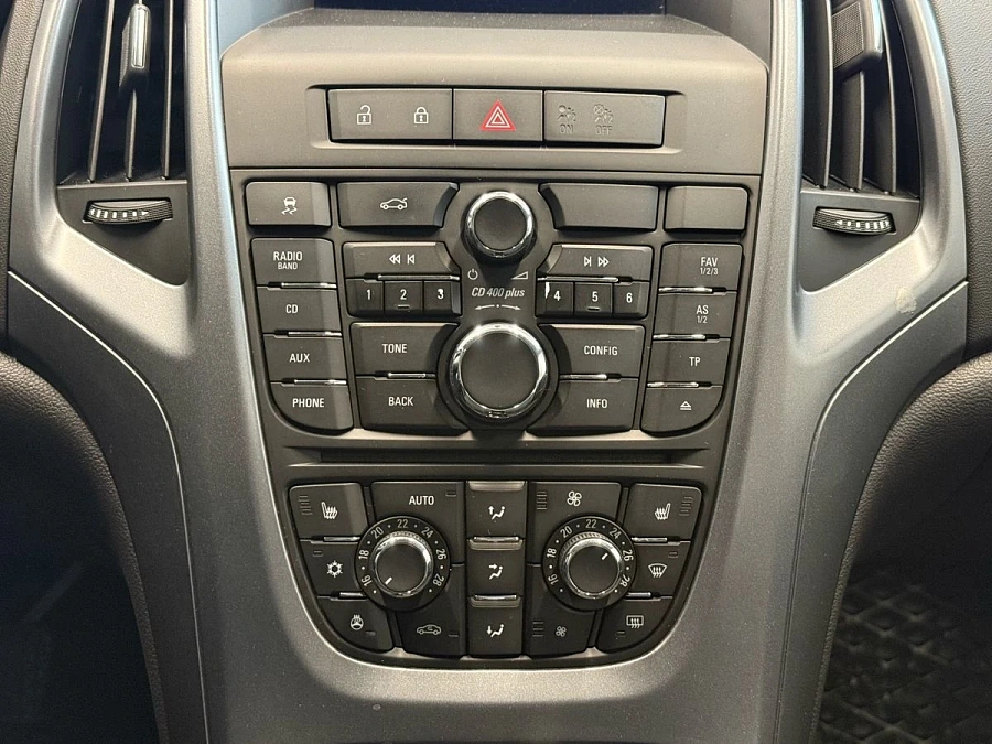 Opel Astra, 2014г., передний привод, механика