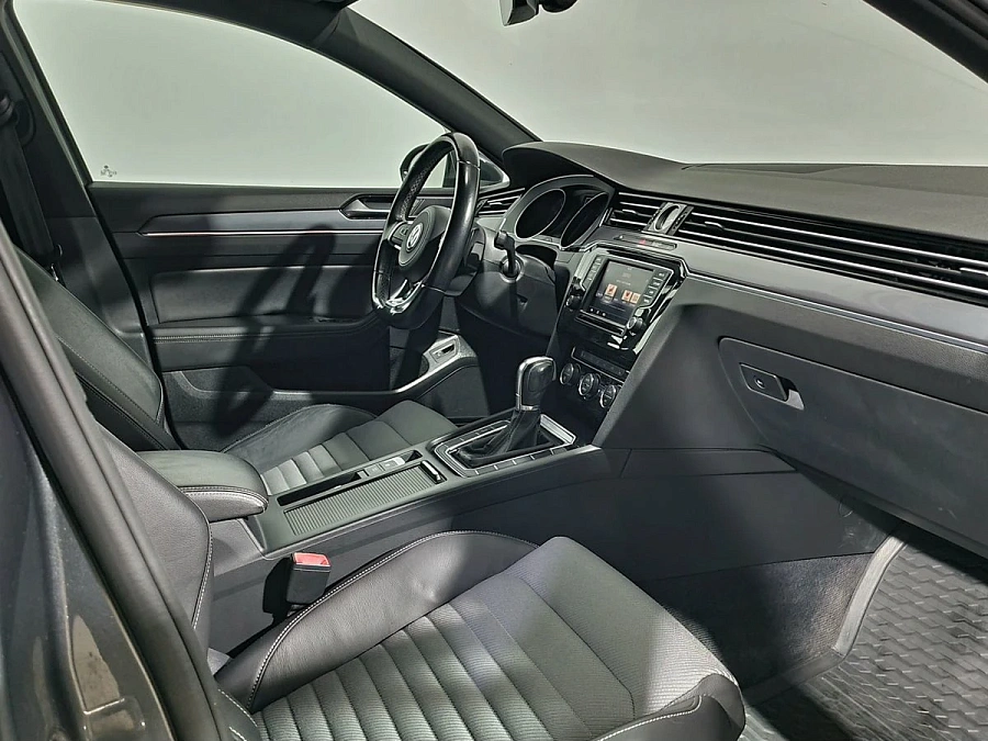 Volkswagen Passat, 2016г., передний привод, робот