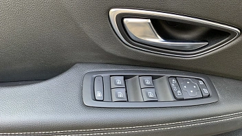 Renault Scenic, 2017г, передний привод, робот