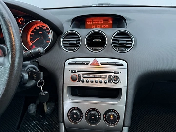 Peugeot 308, 2012г, передний привод, механика