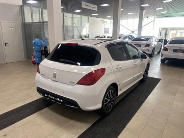 Peugeot 308, 2010г, передний привод, механика