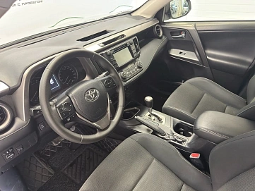 Toyota RAV4, 2015г, передний привод, автомат