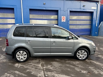 Volkswagen Touran, 2010г, передний привод, робот