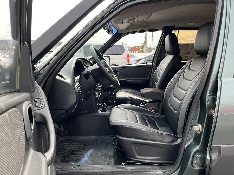Chevrolet Niva, 2015г., полный привод, механика