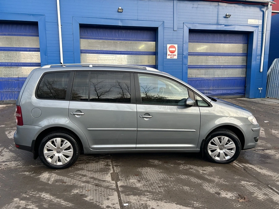Volkswagen Touran, 2010г., передний привод, робот