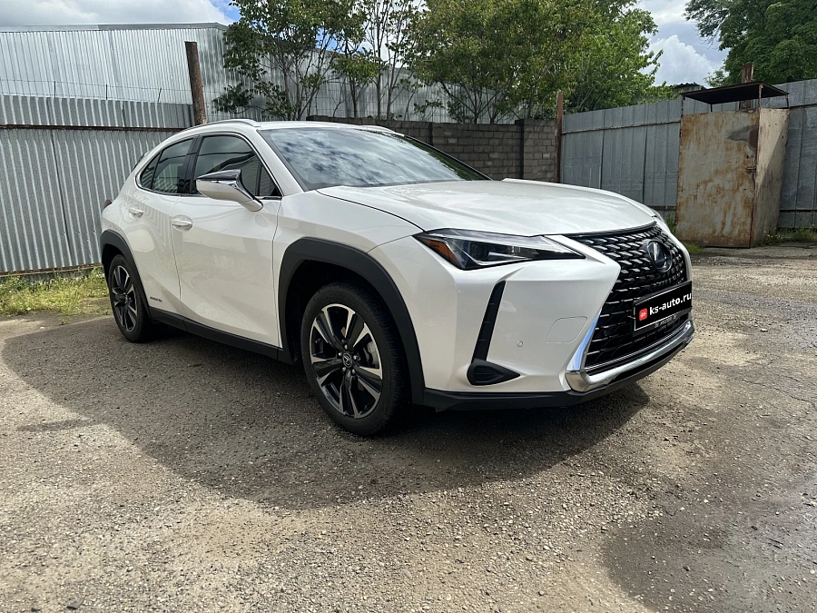 Lexus UX, 2021г., полный привод, вариатор