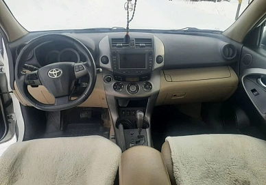 Toyota RAV4, 2010г, полный привод, вариатор