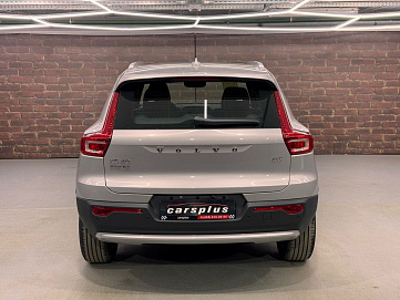 Volvo XC40, 2024г, передний привод, робот
