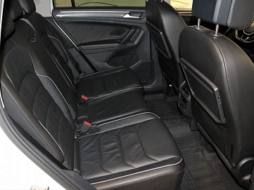 Volkswagen Tiguan, 2019г, передний привод, автомат