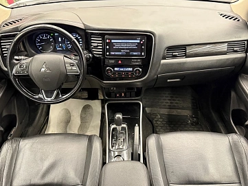 Mitsubishi Outlander, 2018г, передний привод, вариатор