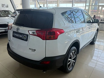 Toyota RAV4, 2015г, полный привод, автомат