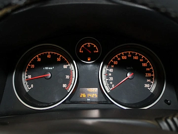 Opel Astra, 2011г, передний привод, механика