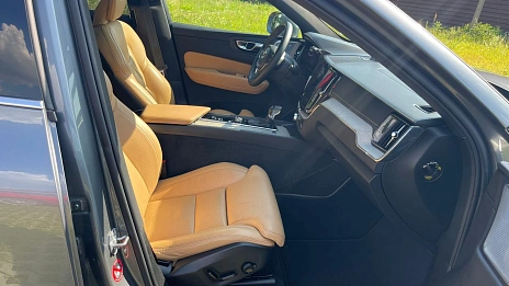 Volvo XC60, 2019г, полный привод, автомат