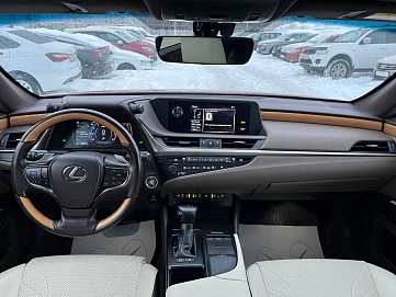 Lexus ES, 2019г, передний привод, автомат