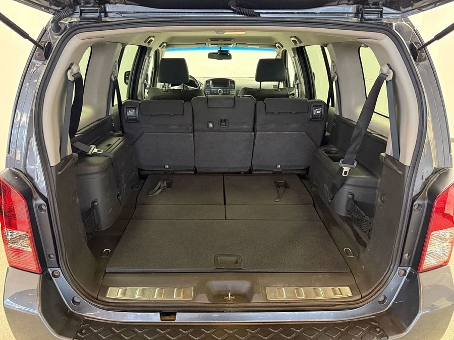 Nissan Pathfinder, 2011г., полный привод, механика