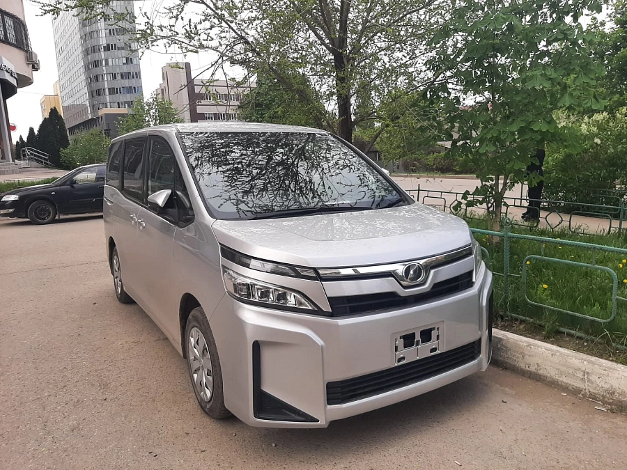 Toyota Voxy, 2019г., передний привод, вариатор