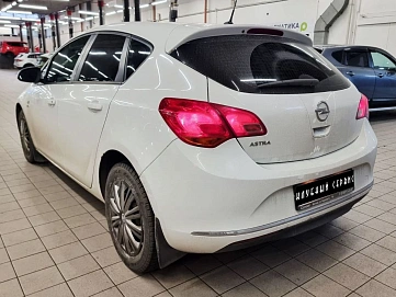 Opel Astra, 2013г, передний привод, механика