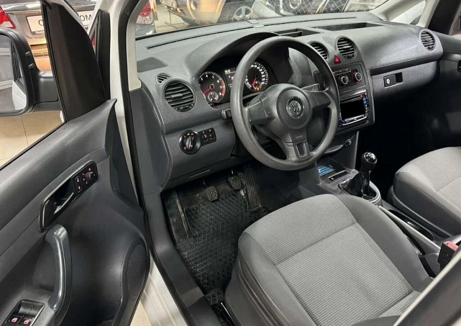 Volkswagen Caddy, 2012г., передний привод, механика