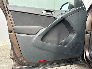 Volkswagen Tiguan, 2015г., полный привод, автомат