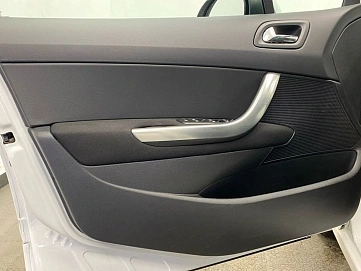 Peugeot 308, 2011г, передний привод, автомат