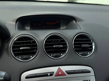 Peugeot 308, 2011г, передний привод, механика