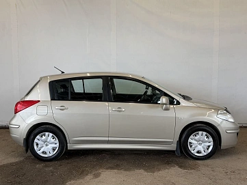 Nissan Tiida, 2012г., передний привод, автомат