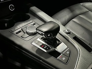 Audi A4, 2019г, передний привод, робот
