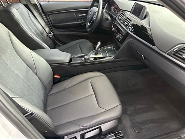 BMW 3 серии, 2018г, задний привод, автомат