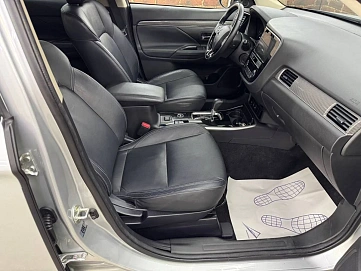 Mitsubishi Outlander, 2019г, передний привод, вариатор