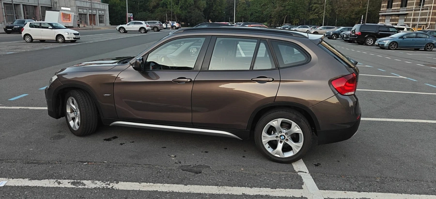 BMW X1, 2011г., задний привод, автомат