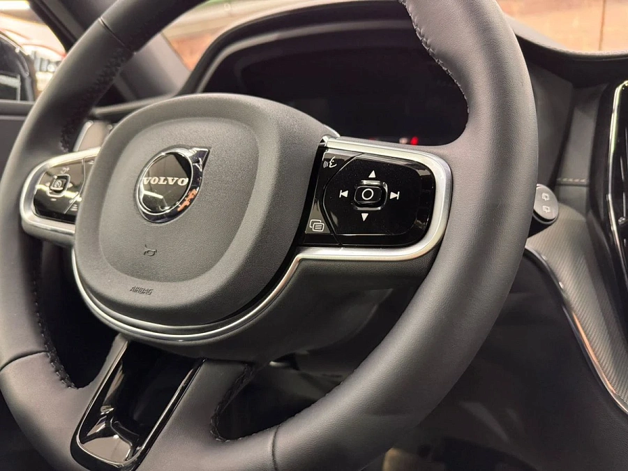 Volvo XC60, 2025г., полный привод, автомат