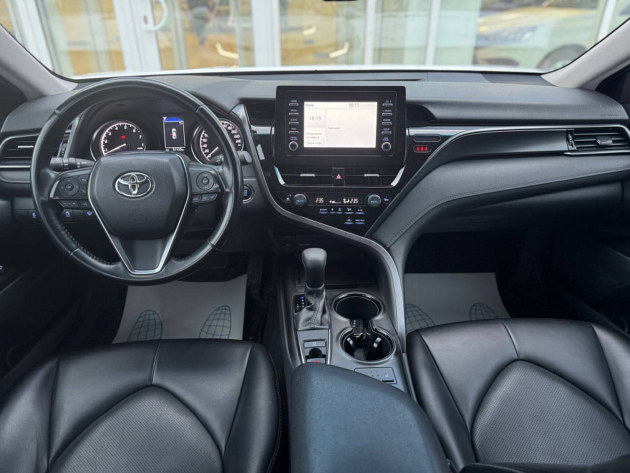 Toyota Camry, 2021г., передний привод, автомат