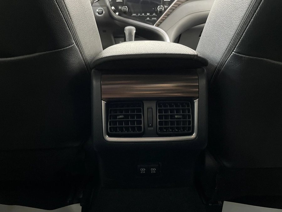 Toyota Camry, 2020г., передний привод, автомат