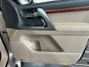 Toyota Land Cruiser, 2012г, передний привод, автомат