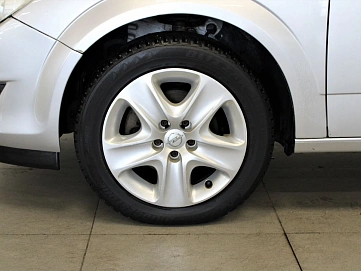 Opel Astra, 2011г, передний привод, механика