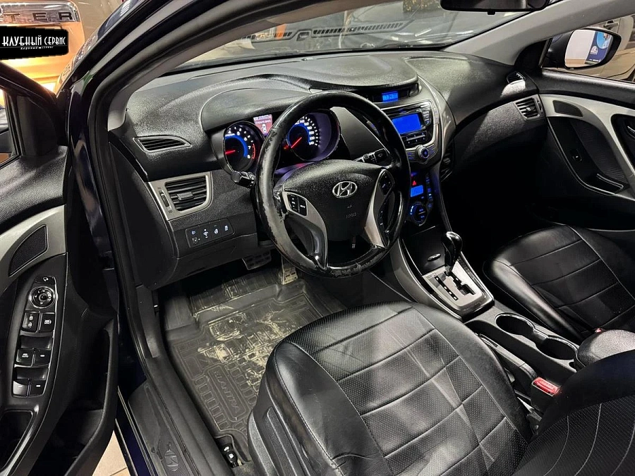 Hyundai Elantra, 2012г., передний привод, автомат