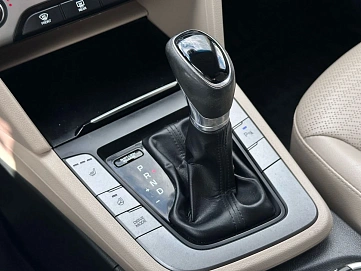 Hyundai Elantra, 2018г, передний привод, автомат