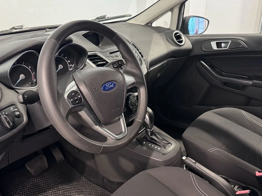 Ford Fiesta, 2015г., передний привод, автомат