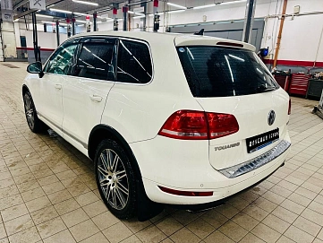 Volkswagen Touareg, 2011г, полный привод, автомат