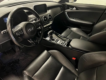 Kia Stinger, 2019г, передний привод, автомат