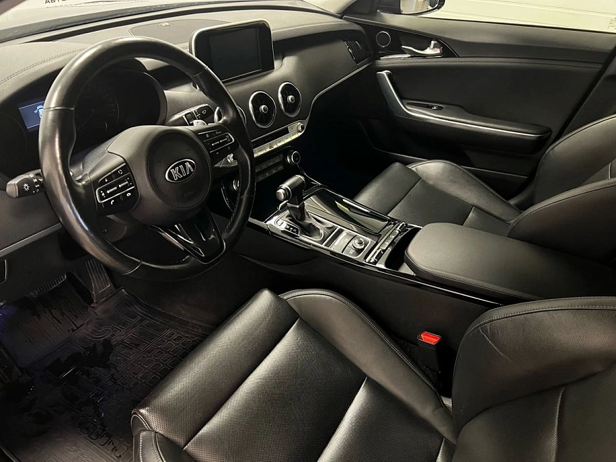 Kia Stinger, 2019г., передний привод, автомат