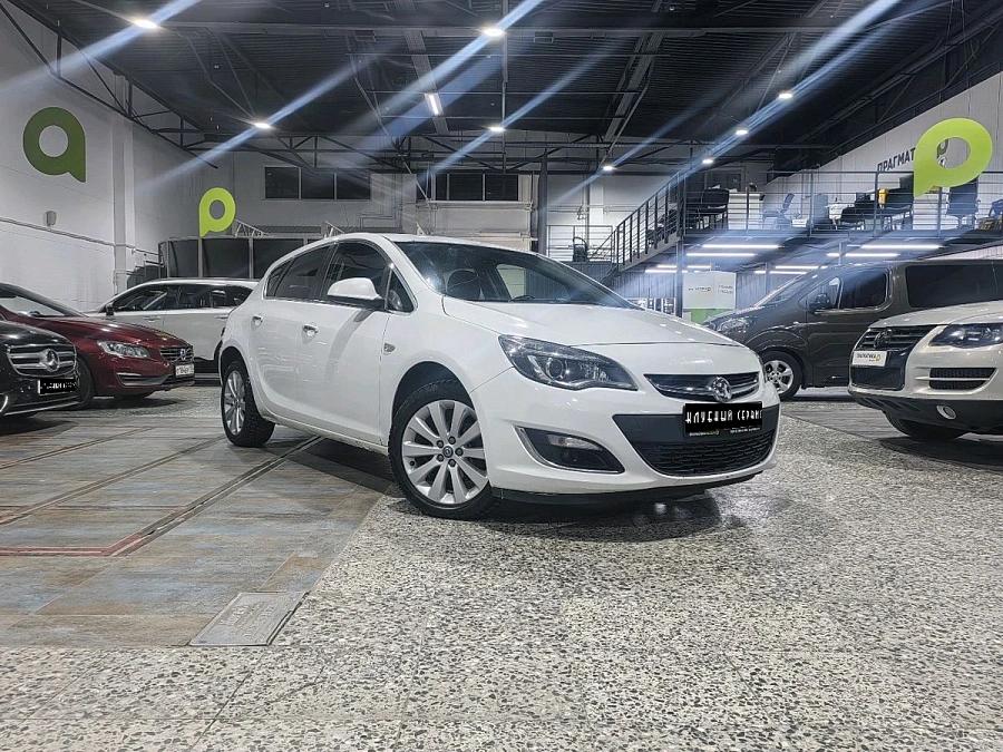 Opel Astra, 2014г., передний привод, автомат