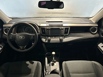 Toyota RAV4, 2015г, передний привод, автомат