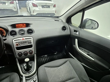 Peugeot 308, 2011г, передний привод, механика