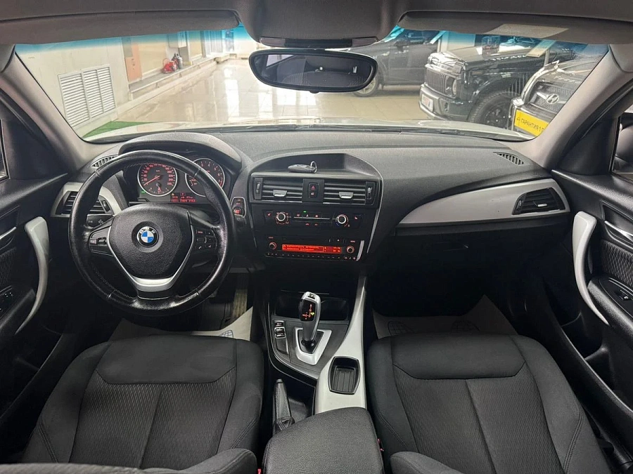 BMW 1 серии, 2012г., задний привод, автомат