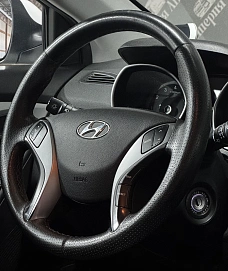 Hyundai Elantra, 2015г, передний привод, автомат