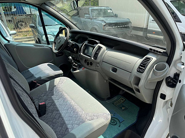 Opel Vivaro, 2005г, передний привод, механика